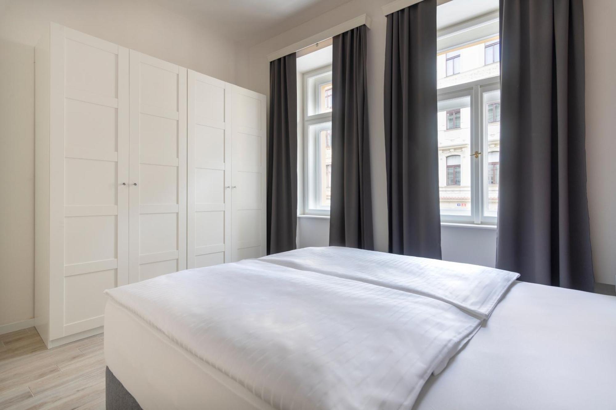 Kinsky Garden Apartments And Suites By Dwellfort Прага Номер фото